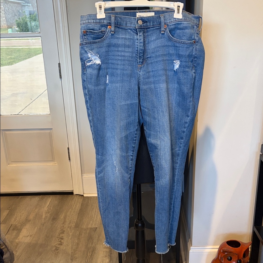 Women’s GAP  True Skinny Distressed Blue Jeans